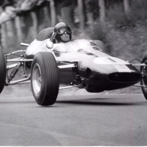Jump au Nurburgring  avec la Lotus 33 et les échappement de la 25 !
© Franco varisco Jump au Nurburgring  avec la Lotus 33 et les échappement de la 25 !
© Franco varisco